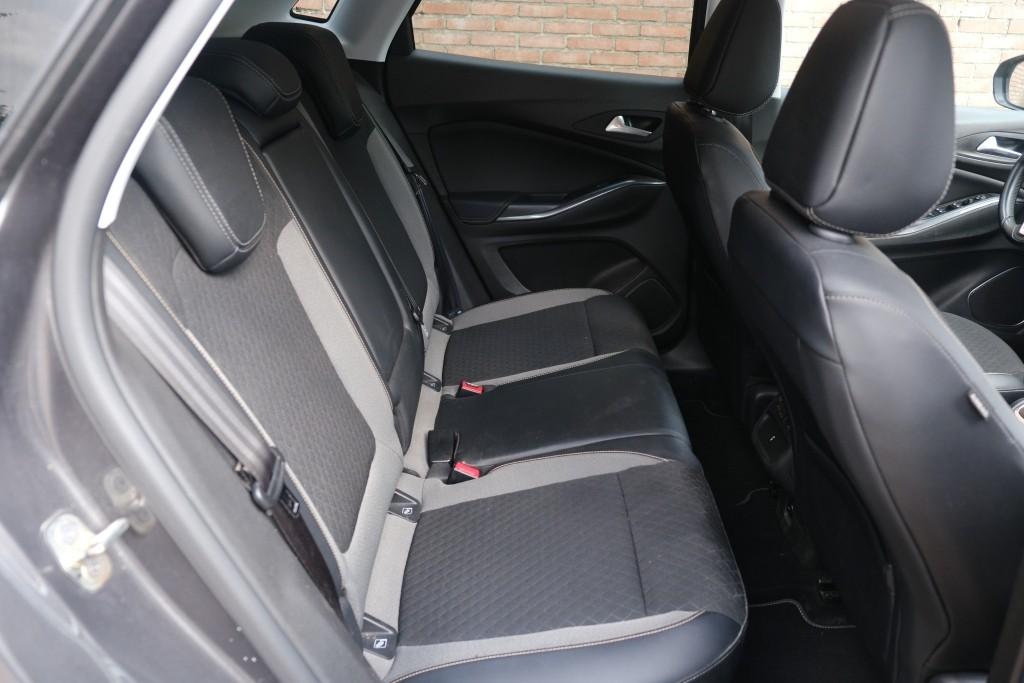 Opel Grandland X Opel Grandland X 1.2 Turbo 130pk Aut. 120 Jaar Edition | Navi | App Connect | Climate | Cruise | PDC | Trekhaak