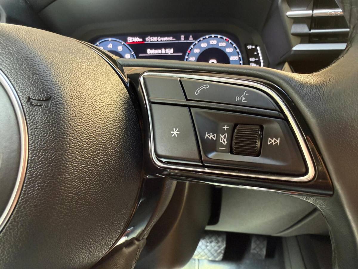 Audi A3 Audi A3 Sportback 30 TFSI Advanced edition Automaat | Sportstoelen | LED verlichting | Climate & cruise control | Apple CarPlay/Android Auto | Navigatiesysteem | DAB ontvangst | Parkeersensoren achter