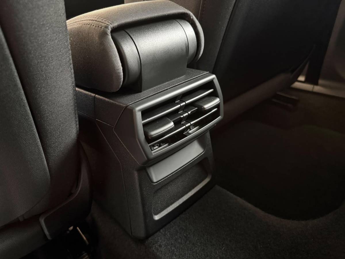Audi A3 Audi A3 Sportback 30 TFSI Advanced edition Automaat | Sportstoelen | LED verlichting | Climate & cruise control | Apple CarPlay/Android Auto | Navigatiesysteem | DAB ontvangst | Parkeersensoren achter