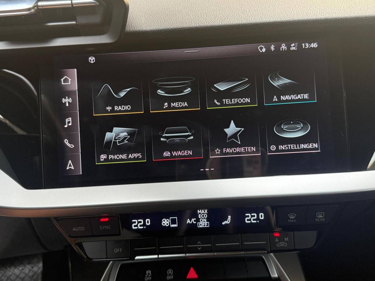 Audi A3 Audi A3 Sportback 30 TFSI Advanced edition Automaat | Sportstoelen | LED verlichting | Climate & cruise control | Apple CarPlay/Android Auto | Navigatiesysteem | DAB ontvangst | Parkeersensoren achter