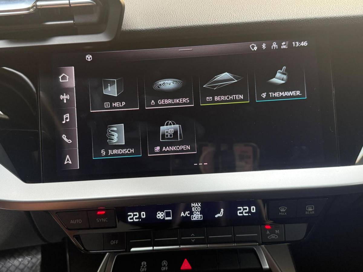 Audi A3 Audi A3 Sportback 30 TFSI Advanced edition Automaat | Sportstoelen | LED verlichting | Climate & cruise control | Apple CarPlay/Android Auto | Navigatiesysteem | DAB ontvangst | Parkeersensoren achter