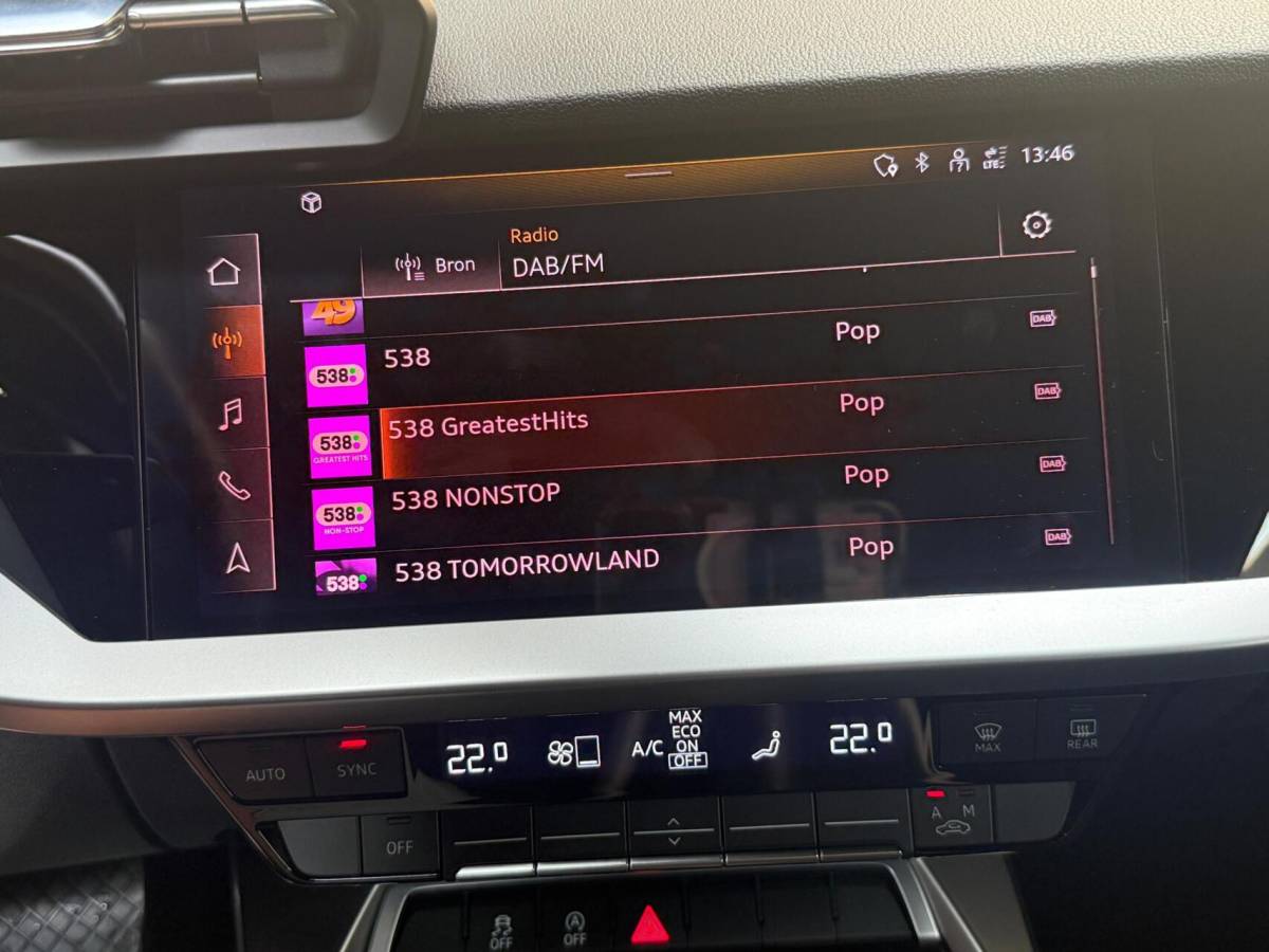 Audi A3 Audi A3 Sportback 30 TFSI Advanced edition Automaat | Sportstoelen | LED verlichting | Climate & cruise control | Apple CarPlay/Android Auto | Navigatiesysteem | DAB ontvangst | Parkeersensoren achter