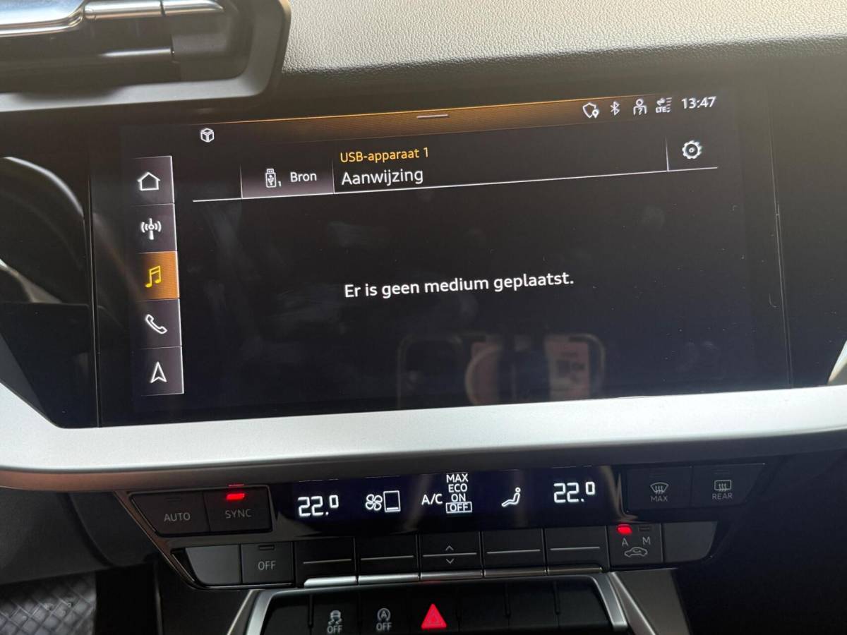 Audi A3 Audi A3 Sportback 30 TFSI Advanced edition Automaat | Sportstoelen | LED verlichting | Climate & cruise control | Apple CarPlay/Android Auto | Navigatiesysteem | DAB ontvangst | Parkeersensoren achter