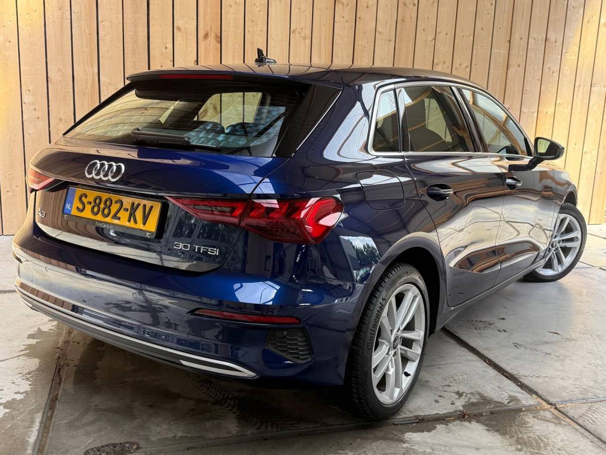 Audi A3 Audi A3 Sportback 30 TFSI Advanced edition Automaat | Sportstoelen | LED verlichting | Climate & cruise control | Apple CarPlay/Android Auto | Navigatiesysteem | DAB ontvangst | Parkeersensoren achter