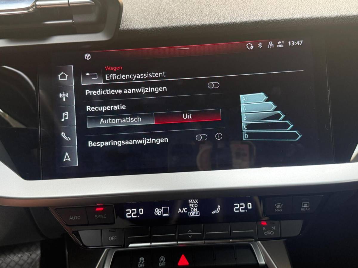 Audi A3 Audi A3 Sportback 30 TFSI Advanced edition Automaat | Sportstoelen | LED verlichting | Climate & cruise control | Apple CarPlay/Android Auto | Navigatiesysteem | DAB ontvangst | Parkeersensoren achter