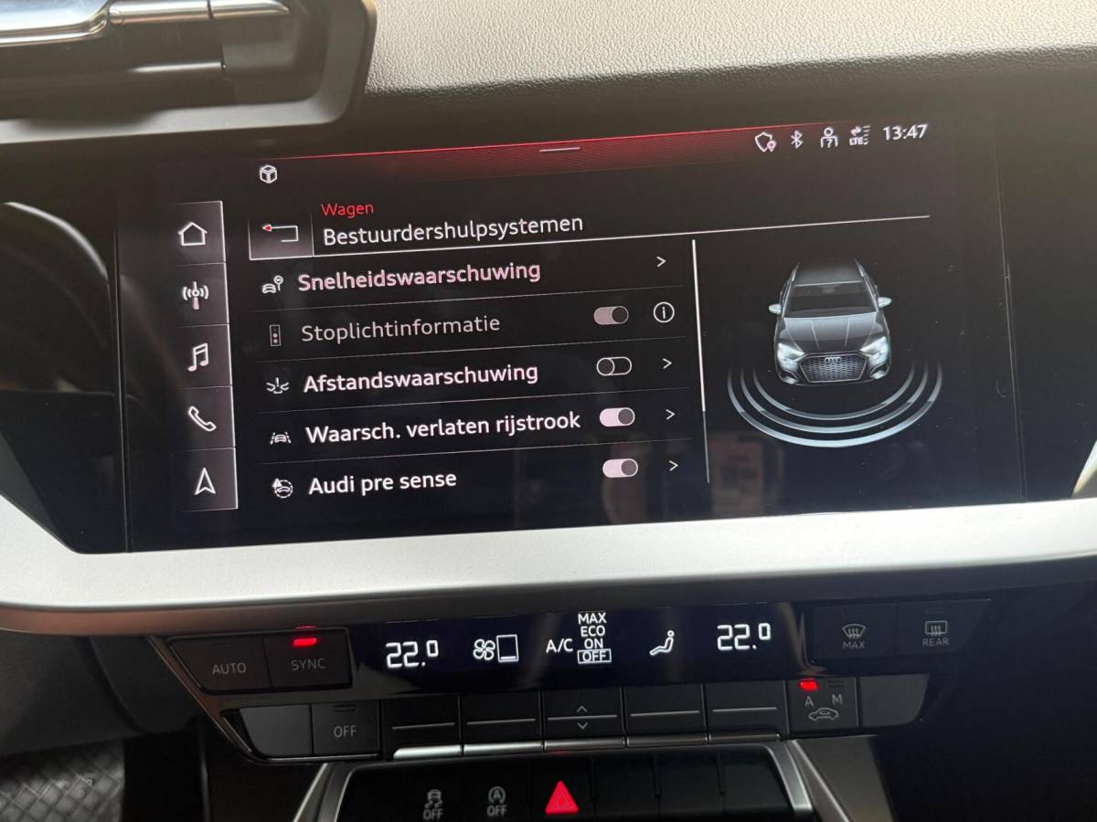 Audi A3 Audi A3 Sportback 30 TFSI Advanced edition Automaat | Sportstoelen | LED verlichting | Climate & cruise control | Apple CarPlay/Android Auto | Navigatiesysteem | DAB ontvangst | Parkeersensoren achter