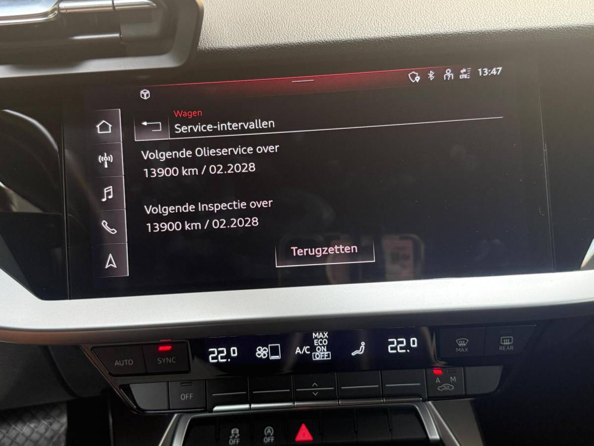 Audi A3 Audi A3 Sportback 30 TFSI Advanced edition Automaat | Sportstoelen | LED verlichting | Climate & cruise control | Apple CarPlay/Android Auto | Navigatiesysteem | DAB ontvangst | Parkeersensoren achter