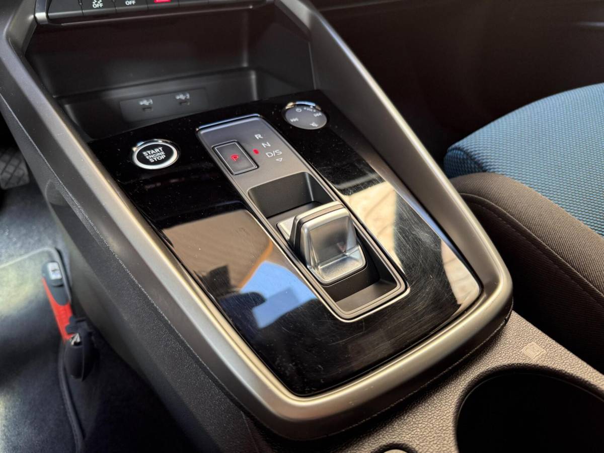 Audi A3 Audi A3 Sportback 30 TFSI Advanced edition Automaat | Sportstoelen | LED verlichting | Climate & cruise control | Apple CarPlay/Android Auto | Navigatiesysteem | DAB ontvangst | Parkeersensoren achter