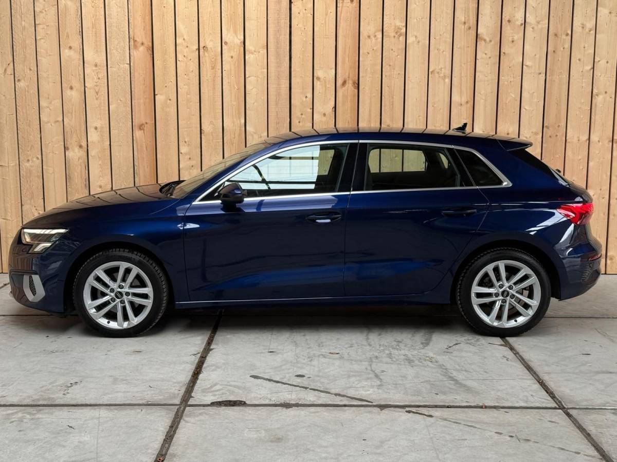 Audi A3 Audi A3 Sportback 30 TFSI Advanced edition Automaat | Sportstoelen | LED verlichting | Climate & cruise control | Apple CarPlay/Android Auto | Navigatiesysteem | DAB ontvangst | Parkeersensoren achter