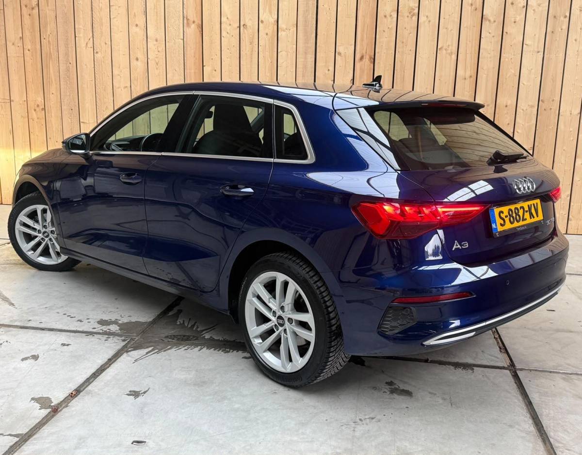 Audi A3 Audi A3 Sportback 30 TFSI Advanced edition Automaat | Sportstoelen | LED verlichting | Climate & cruise control | Apple CarPlay/Android Auto | Navigatiesysteem | DAB ontvangst | Parkeersensoren achter