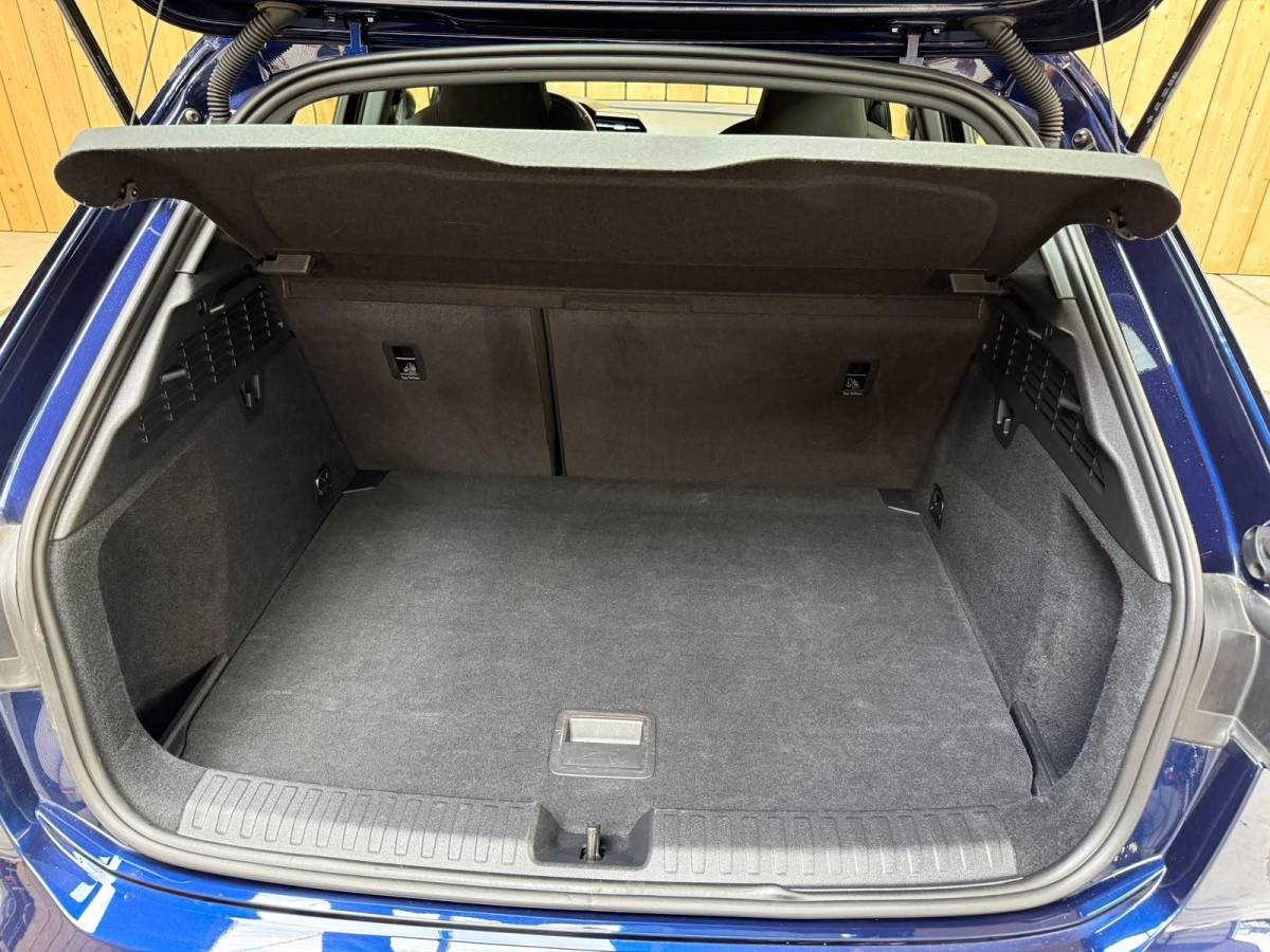 Audi A3 Audi A3 Sportback 30 TFSI Advanced edition Automaat | Sportstoelen | LED verlichting | Climate & cruise control | Apple CarPlay/Android Auto | Navigatiesysteem | DAB ontvangst | Parkeersensoren achter
