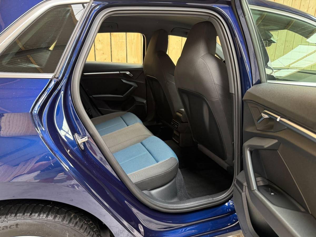 Audi A3 Audi A3 Sportback 30 TFSI Advanced edition Automaat | Sportstoelen | LED verlichting | Climate & cruise control | Apple CarPlay/Android Auto | Navigatiesysteem | DAB ontvangst | Parkeersensoren achter