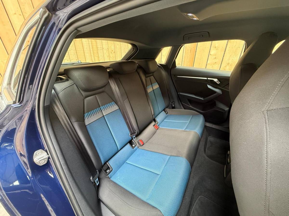 Audi A3 Audi A3 Sportback 30 TFSI Advanced edition Automaat | Sportstoelen | LED verlichting | Climate & cruise control | Apple CarPlay/Android Auto | Navigatiesysteem | DAB ontvangst | Parkeersensoren achter