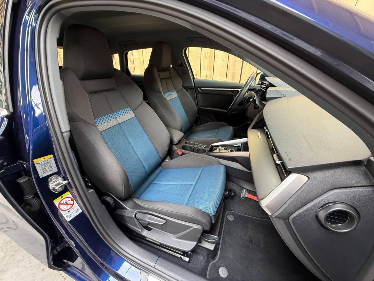 Audi A3 Audi A3 Sportback 30 TFSI Advanced edition Automaat | Sportstoelen | LED verlichting | Climate & cruise control | Apple CarPlay/Android Auto | Navigatiesysteem | DAB ontvangst | Parkeersensoren achter
