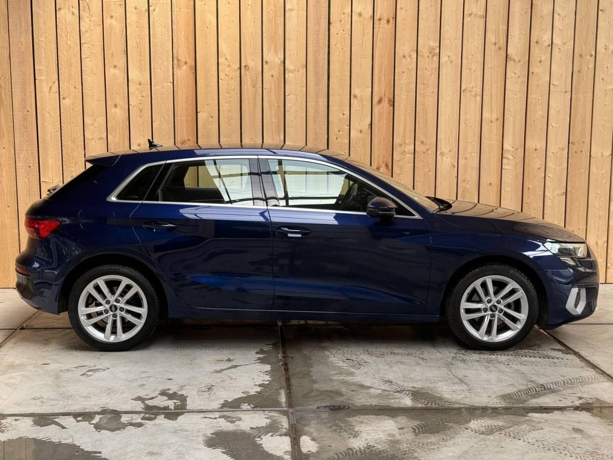 Audi A3 Audi A3 Sportback 30 TFSI Advanced edition Automaat | Sportstoelen | LED verlichting | Climate & cruise control | Apple CarPlay/Android Auto | Navigatiesysteem | DAB ontvangst | Parkeersensoren achter