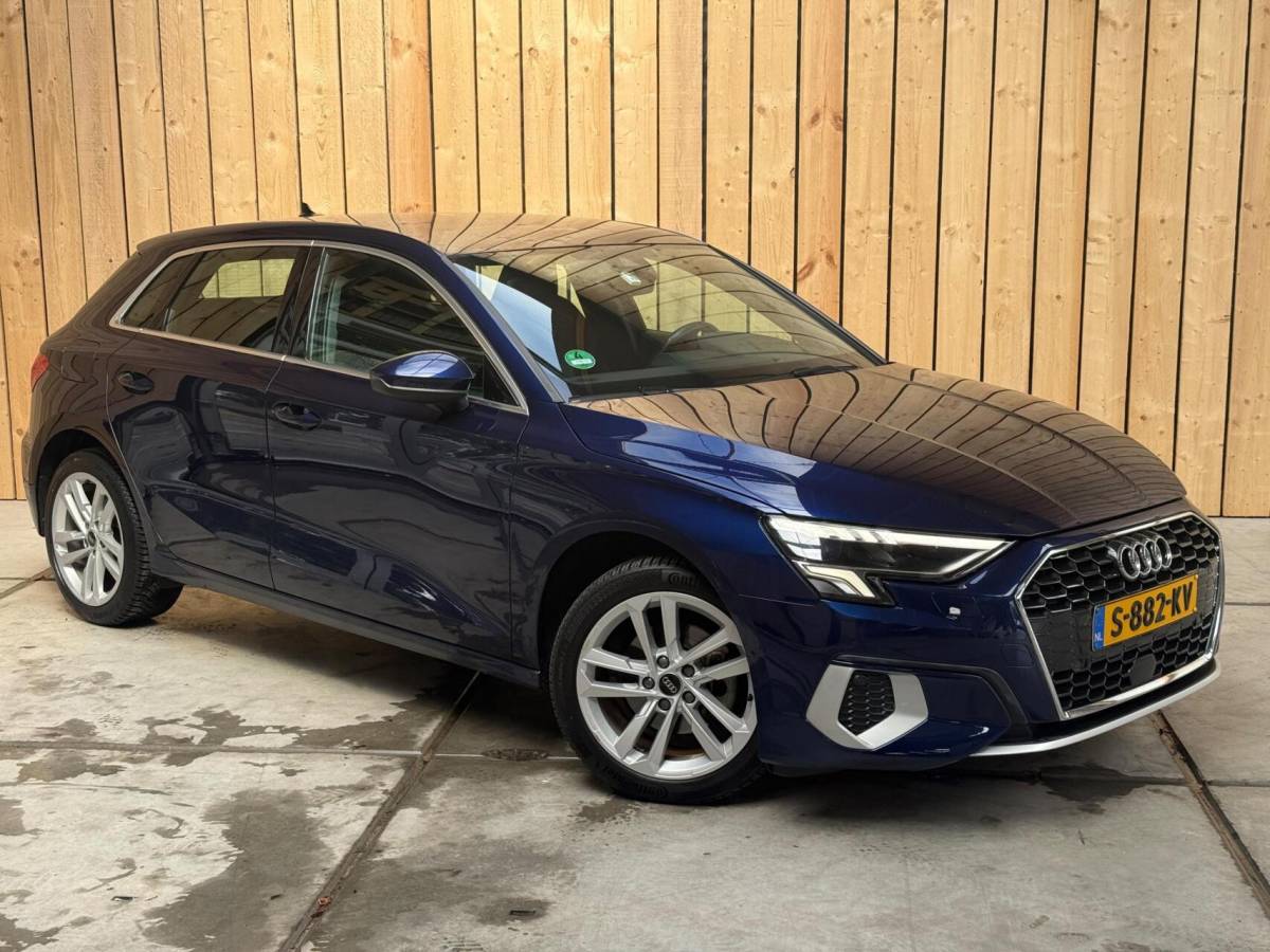 Audi A3 Audi A3 Sportback 30 TFSI Advanced edition Automaat | Sportstoelen | LED verlichting | Climate & cruise control | Apple CarPlay/Android Auto | Navigatiesysteem | DAB ontvangst | Parkeersensoren achter