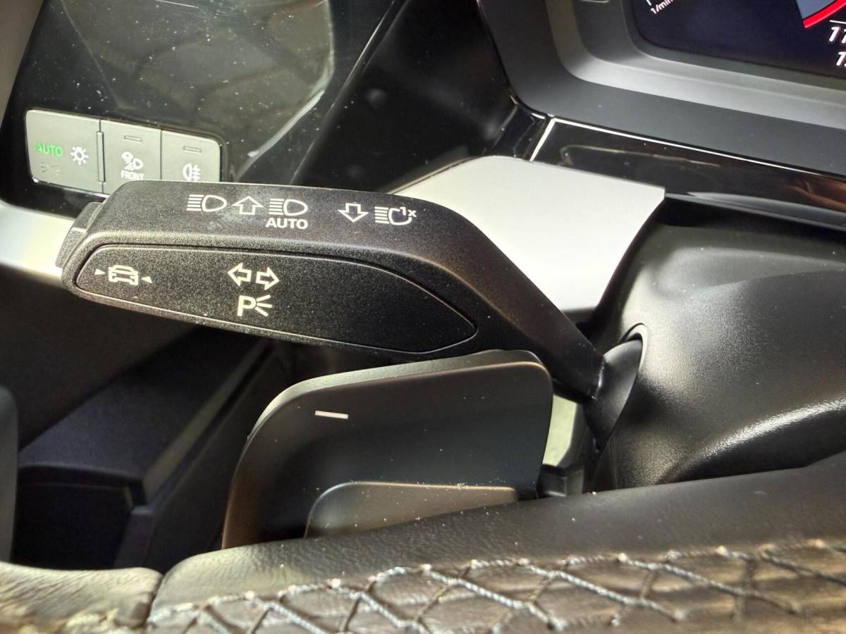 Audi A3 Audi A3 Sportback 30 TFSI Advanced edition Automaat | Sportstoelen | LED verlichting | Climate & cruise control | Apple CarPlay/Android Auto | Navigatiesysteem | DAB ontvangst | Parkeersensoren achter