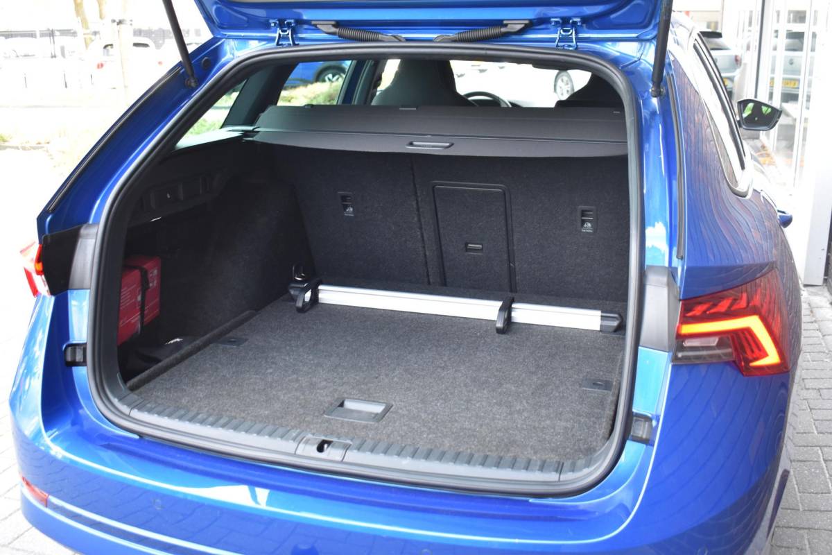 Škoda Octavia Skoda Octavia Combi 1.0 e-TSI Sport Business