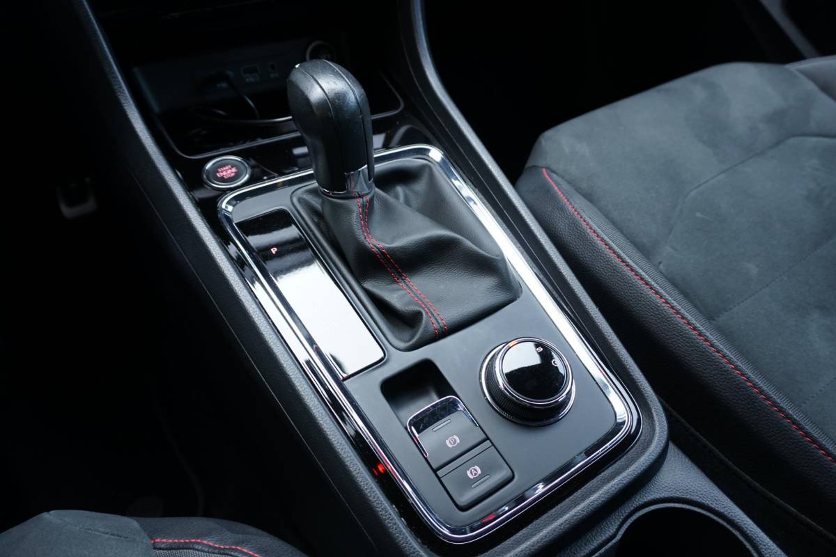 SEAT Ateca SEAT Ateca 1.5 TSI FR Business Intense + CAMERA / ALCANTARA / ELEK. KOFFERKLEP / ACC