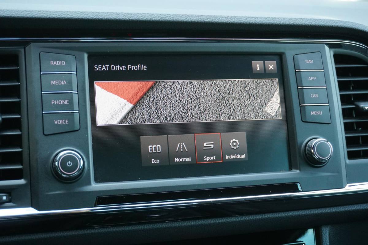 SEAT Ateca SEAT Ateca 1.5 TSI FR Business Intense + CAMERA / ALCANTARA / ELEK. KOFFERKLEP / ACC