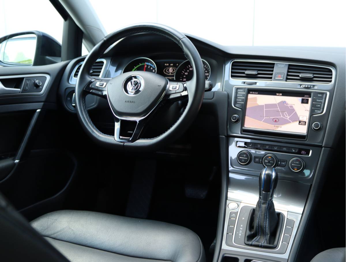Volkswagen e-Golf Volkswagen e-Golf | SOH 83,4% | Leder | Camera | Keyless | Org. NL
