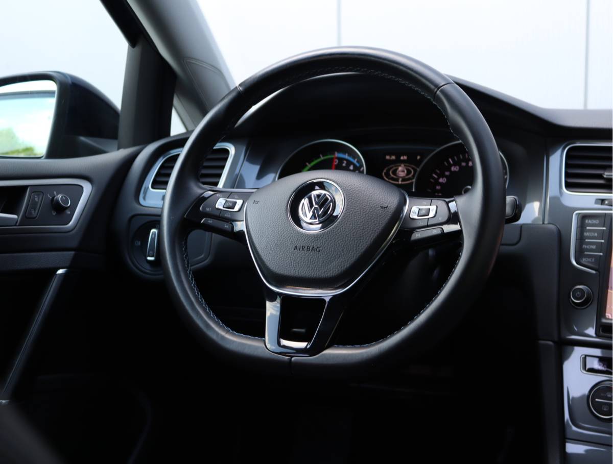 Volkswagen e-Golf Volkswagen e-Golf | SOH 83,4% | Leder | Camera | Keyless | Org. NL