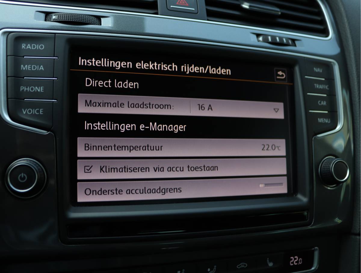 Volkswagen e-Golf Volkswagen e-Golf | SOH 83,4% | Leder | Camera | Keyless | Org. NL