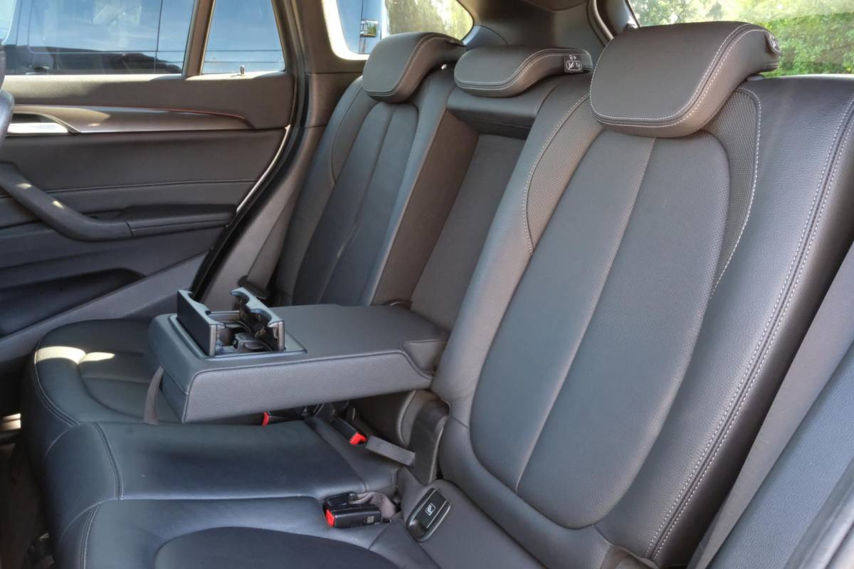 BMW X1 BMW X1 sDrive18i High Executive Edition 140 PK | Afneembare Trekhaak | Dealeronderhouden | Lederen Bekleding | Stoelverwarming | Camera | Head-Up display | Elektrische Klep | LED |