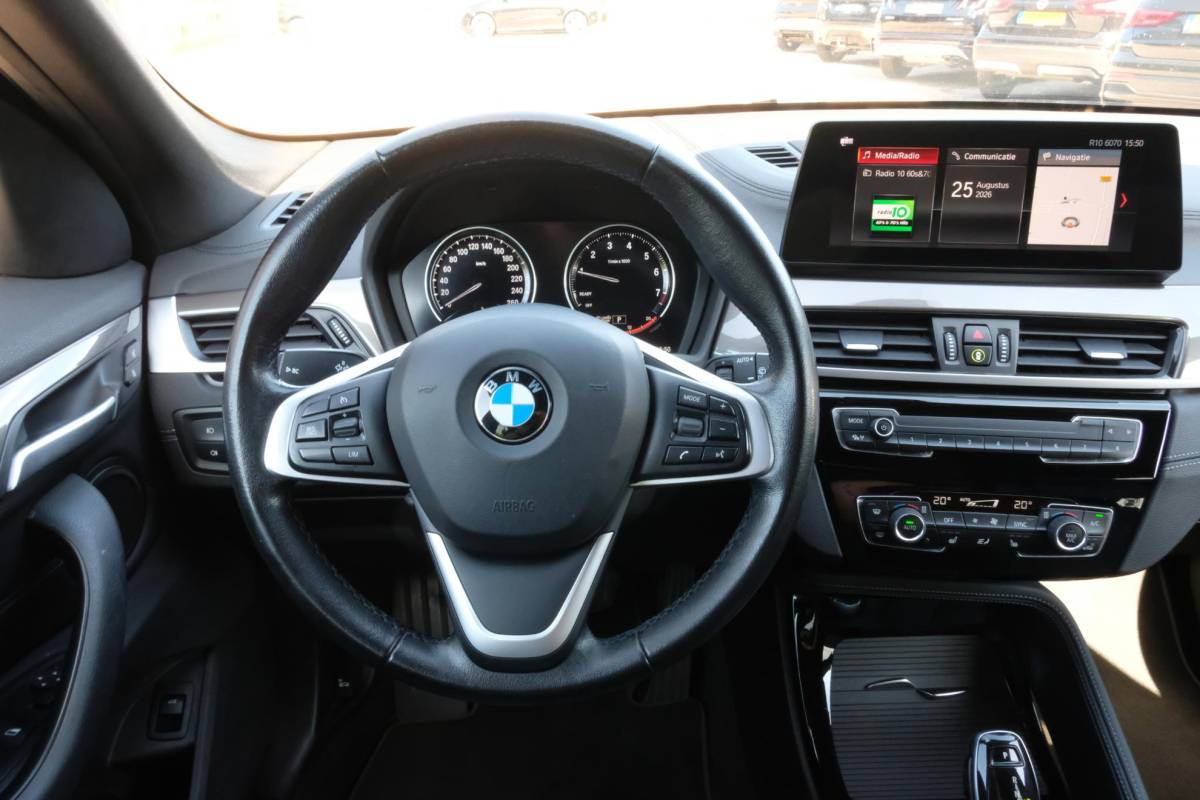BMW X1 BMW X1 sDrive18i High Executive Edition 140 PK | Afneembare Trekhaak | Dealeronderhouden | Lederen Bekleding | Stoelverwarming | Camera | Head-Up display | Elektrische Klep | LED |