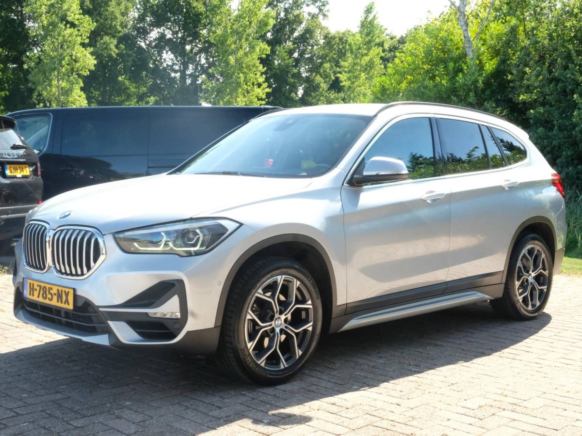 BMW X1 BMW X1 sDrive18i High Executive Edition 140 PK | Afneembare Trekhaak | Dealeronderhouden | Lederen Bekleding | Stoelverwarming | Camera | Head-Up display | Elektrische Klep | LED |