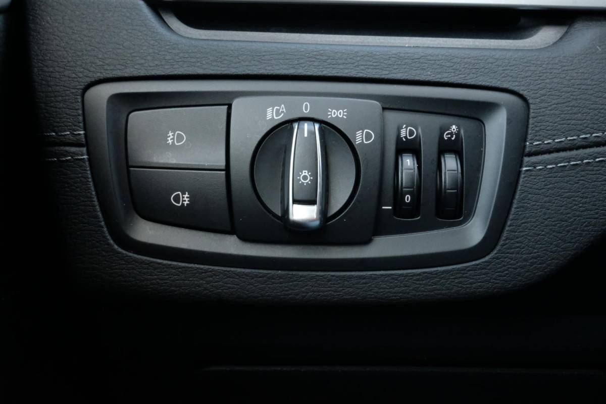 BMW X1 BMW X1 sDrive18i High Executive Edition 140 PK | Afneembare Trekhaak | Dealeronderhouden | Lederen Bekleding | Stoelverwarming | Camera | Head-Up display | Elektrische Klep | LED |