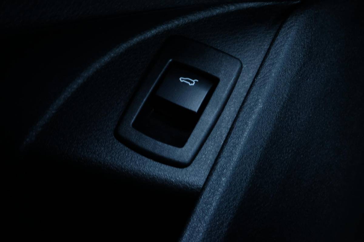 BMW X1 BMW X1 sDrive18i High Executive Edition 140 PK | Afneembare Trekhaak | Dealeronderhouden | Lederen Bekleding | Stoelverwarming | Camera | Head-Up display | Elektrische Klep | LED |