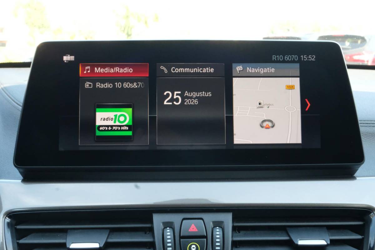 BMW X1 BMW X1 sDrive18i High Executive Edition 140 PK | Afneembare Trekhaak | Dealeronderhouden | Lederen Bekleding | Stoelverwarming | Camera | Head-Up display | Elektrische Klep | LED |