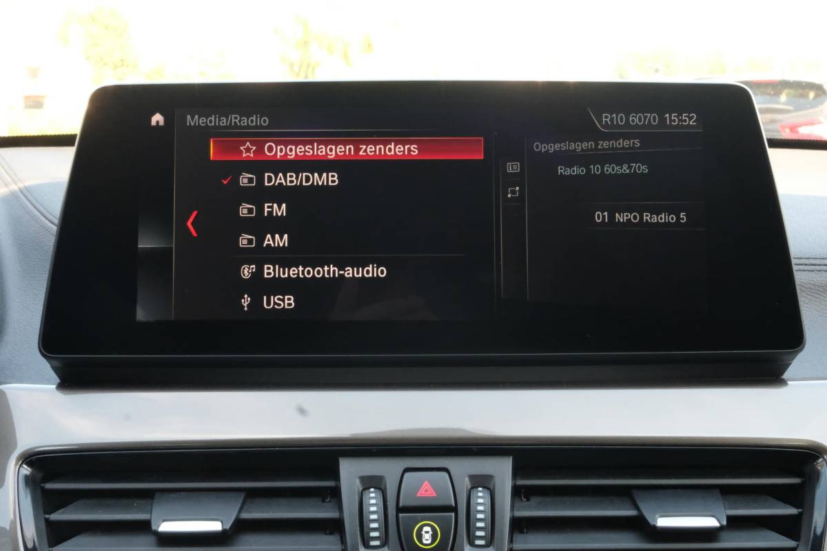 BMW X1 BMW X1 sDrive18i High Executive Edition 140 PK | Afneembare Trekhaak | Dealeronderhouden | Lederen Bekleding | Stoelverwarming | Camera | Head-Up display | Elektrische Klep | LED |
