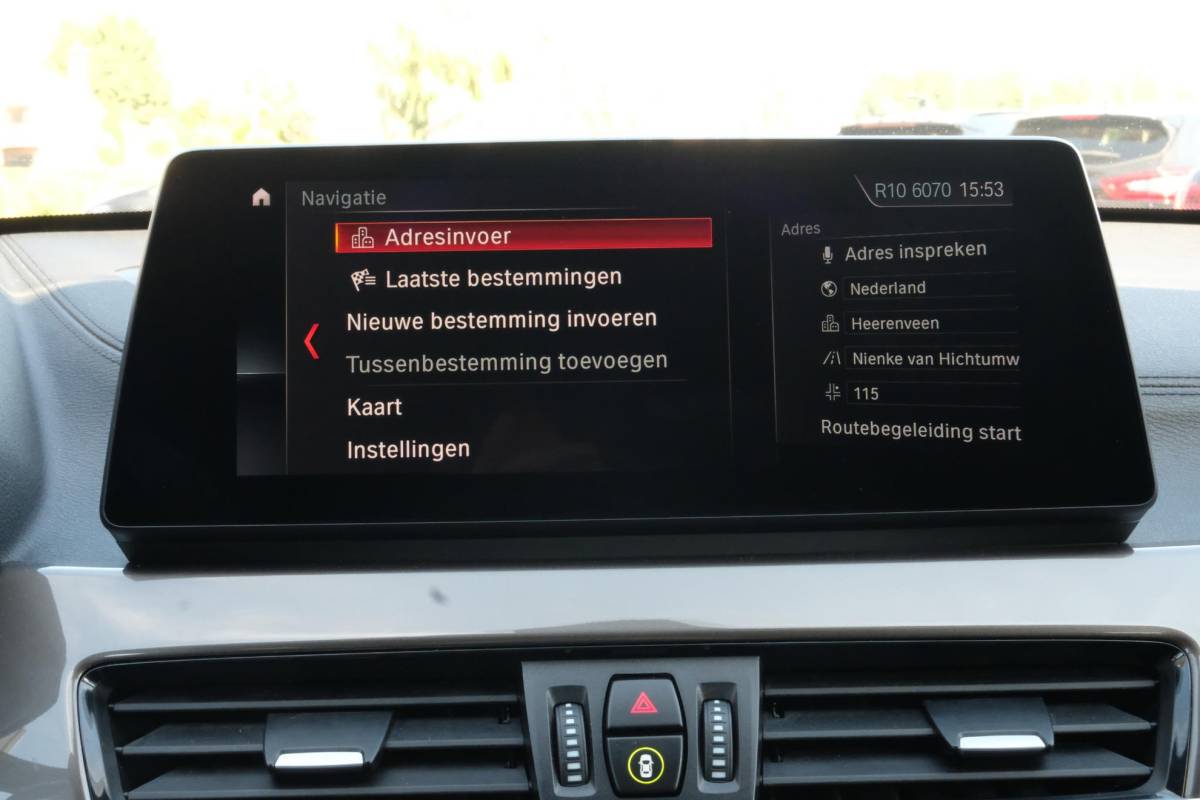BMW X1 BMW X1 sDrive18i High Executive Edition 140 PK | Afneembare Trekhaak | Dealeronderhouden | Lederen Bekleding | Stoelverwarming | Camera | Head-Up display | Elektrische Klep | LED |
