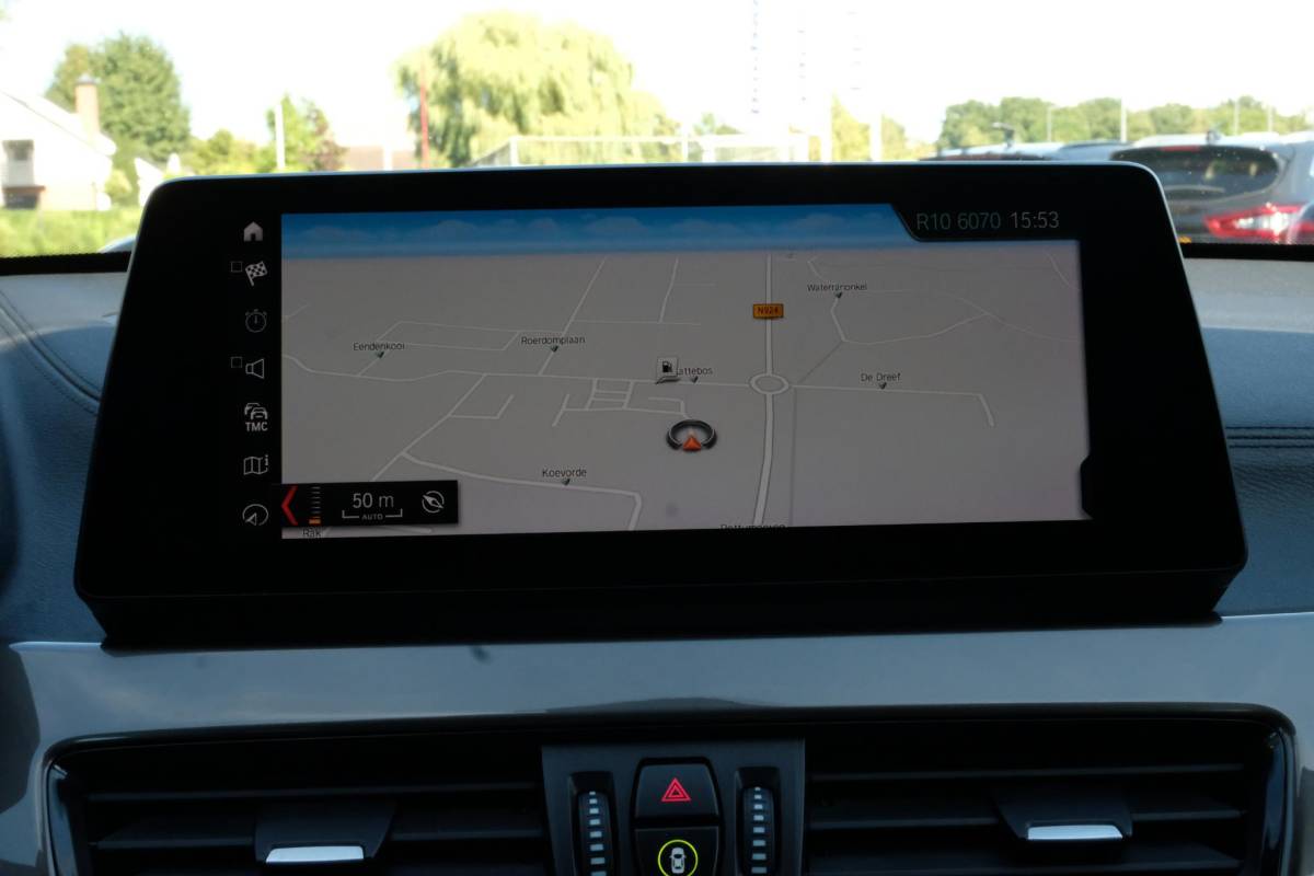 BMW X1 BMW X1 sDrive18i High Executive Edition 140 PK | Afneembare Trekhaak | Dealeronderhouden | Lederen Bekleding | Stoelverwarming | Camera | Head-Up display | Elektrische Klep | LED |