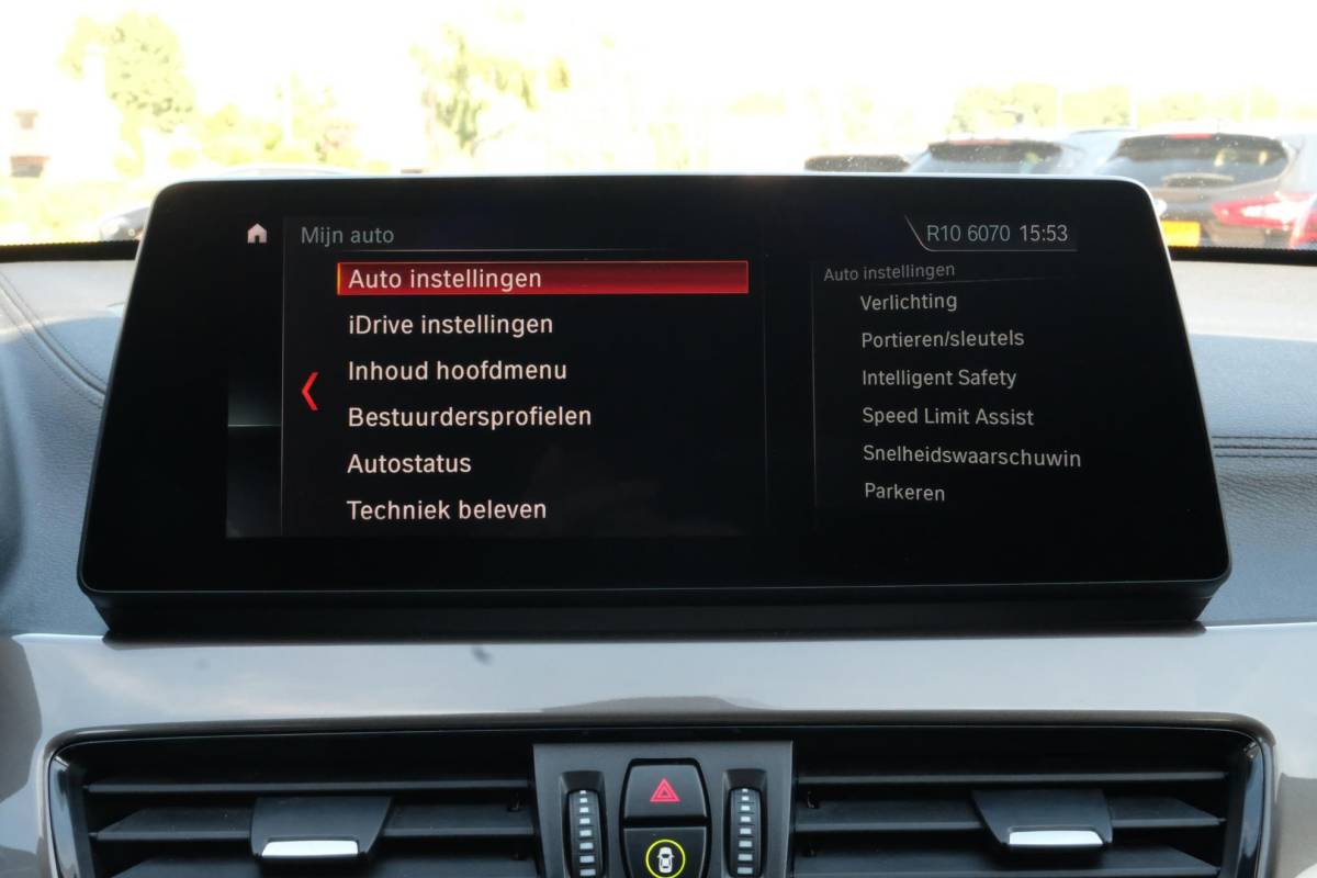 BMW X1 BMW X1 sDrive18i High Executive Edition 140 PK | Afneembare Trekhaak | Dealeronderhouden | Lederen Bekleding | Stoelverwarming | Camera | Head-Up display | Elektrische Klep | LED |