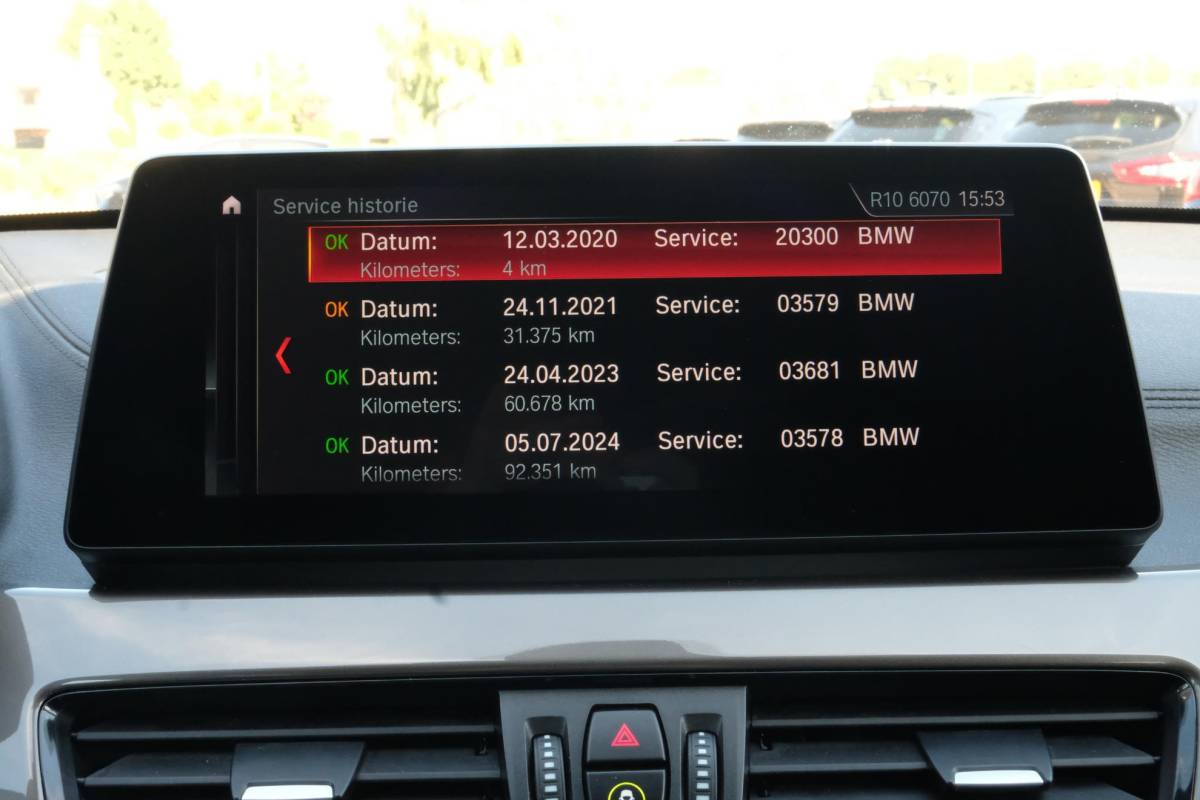 BMW X1 BMW X1 sDrive18i High Executive Edition 140 PK | Afneembare Trekhaak | Dealeronderhouden | Lederen Bekleding | Stoelverwarming | Camera | Head-Up display | Elektrische Klep | LED |