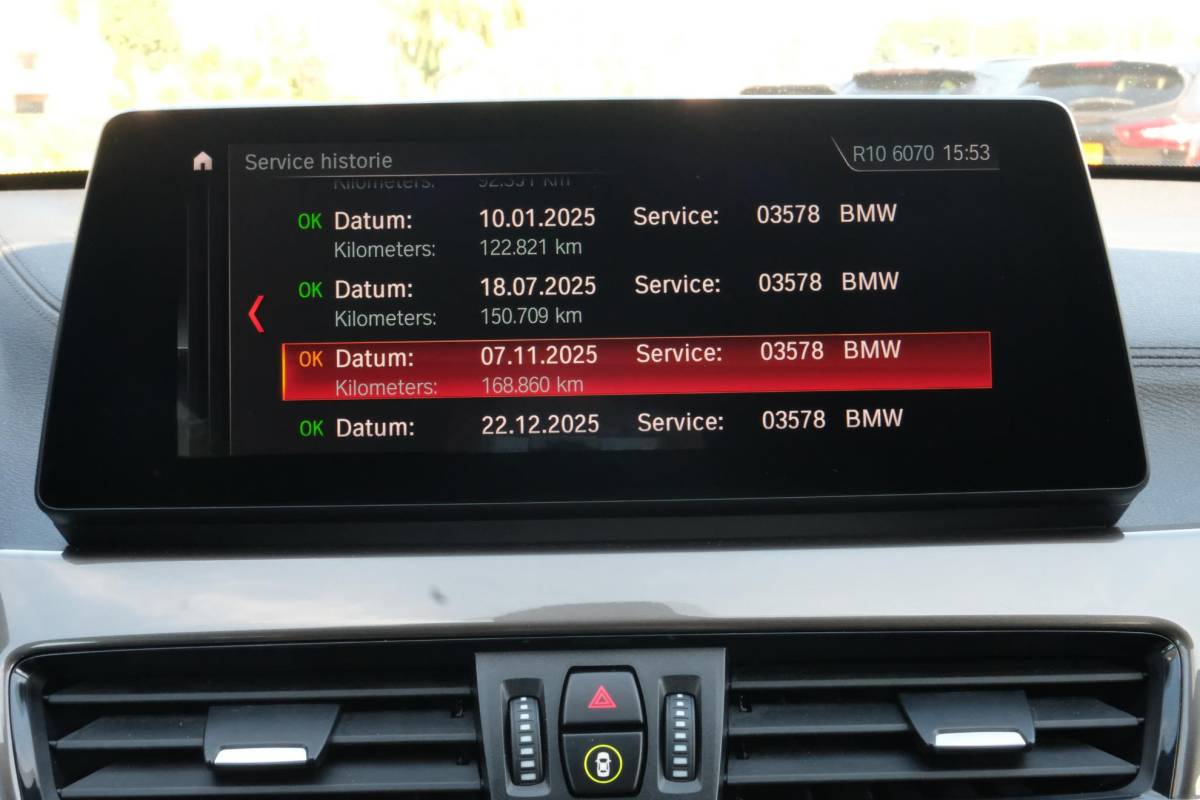 BMW X1 BMW X1 sDrive18i High Executive Edition 140 PK | Afneembare Trekhaak | Dealeronderhouden | Lederen Bekleding | Stoelverwarming | Camera | Head-Up display | Elektrische Klep | LED |