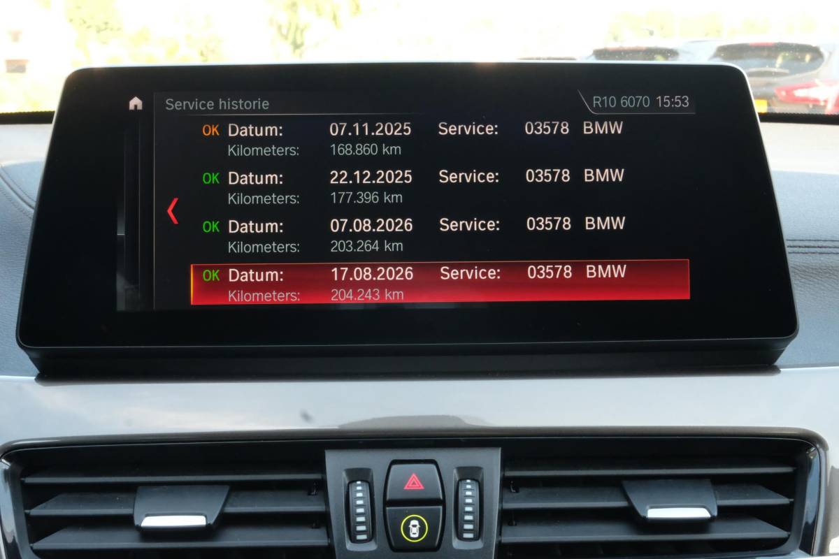 BMW X1 BMW X1 sDrive18i High Executive Edition 140 PK | Afneembare Trekhaak | Dealeronderhouden | Lederen Bekleding | Stoelverwarming | Camera | Head-Up display | Elektrische Klep | LED |