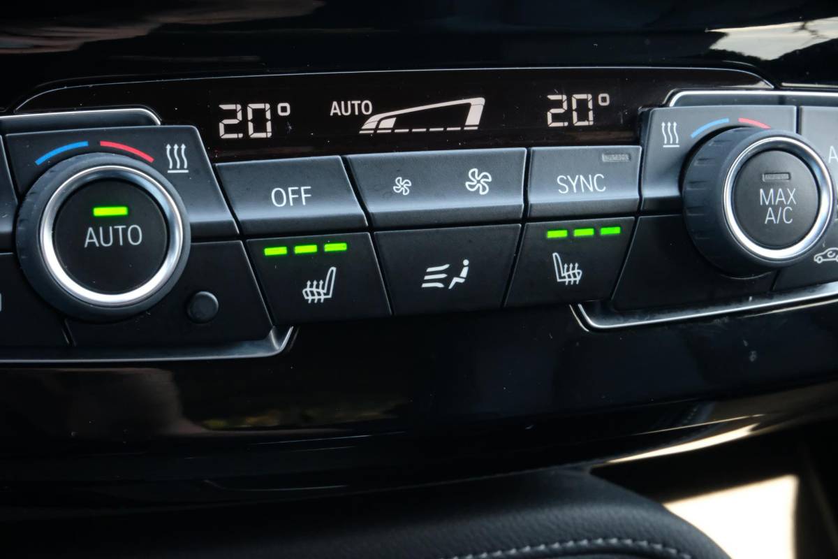 BMW X1 BMW X1 sDrive18i High Executive Edition 140 PK | Afneembare Trekhaak | Dealeronderhouden | Lederen Bekleding | Stoelverwarming | Camera | Head-Up display | Elektrische Klep | LED |