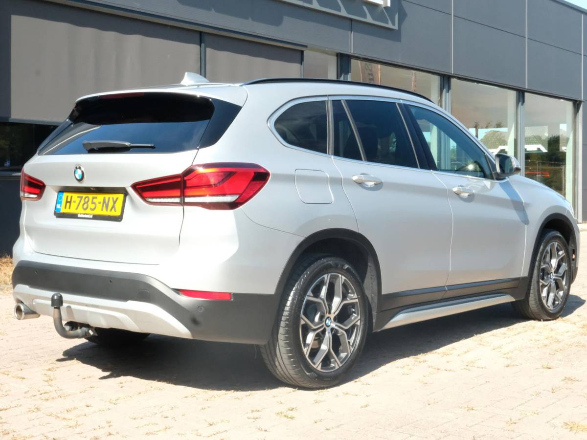BMW X1 BMW X1 sDrive18i High Executive Edition 140 PK | Afneembare Trekhaak | Dealeronderhouden | Lederen Bekleding | Stoelverwarming | Camera | Head-Up display | Elektrische Klep | LED |