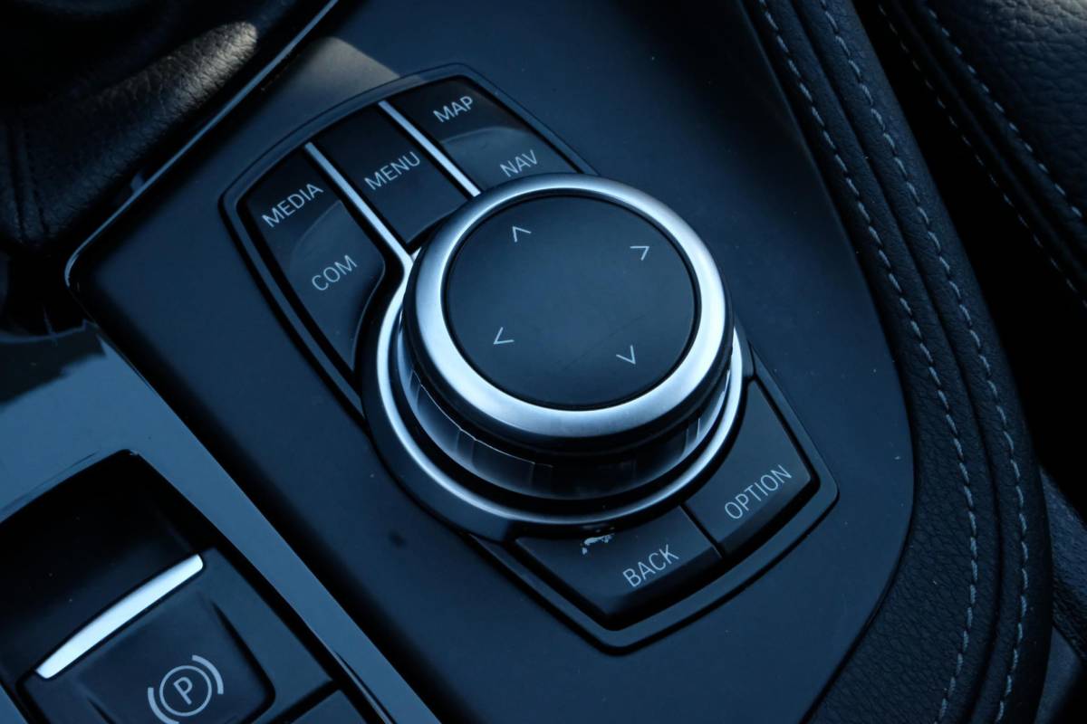BMW X1 BMW X1 sDrive18i High Executive Edition 140 PK | Afneembare Trekhaak | Dealeronderhouden | Lederen Bekleding | Stoelverwarming | Camera | Head-Up display | Elektrische Klep | LED |