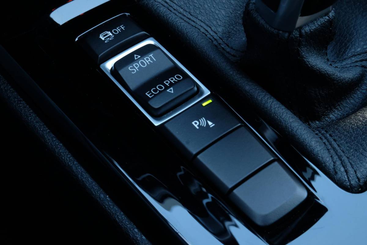 BMW X1 BMW X1 sDrive18i High Executive Edition 140 PK | Afneembare Trekhaak | Dealeronderhouden | Lederen Bekleding | Stoelverwarming | Camera | Head-Up display | Elektrische Klep | LED |