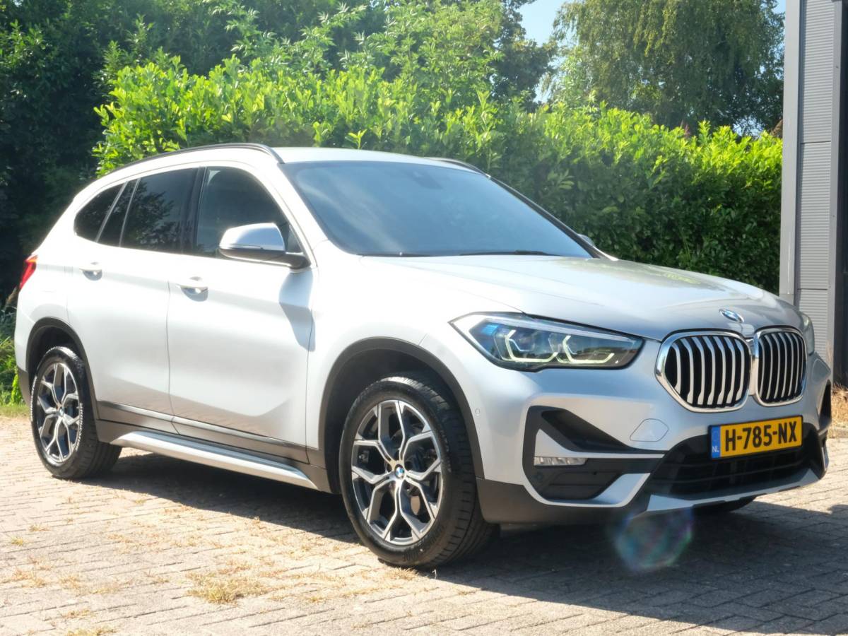 BMW X1 BMW X1 sDrive18i High Executive Edition 140 PK | Afneembare Trekhaak | Dealeronderhouden | Lederen Bekleding | Stoelverwarming | Camera | Head-Up display | Elektrische Klep | LED |