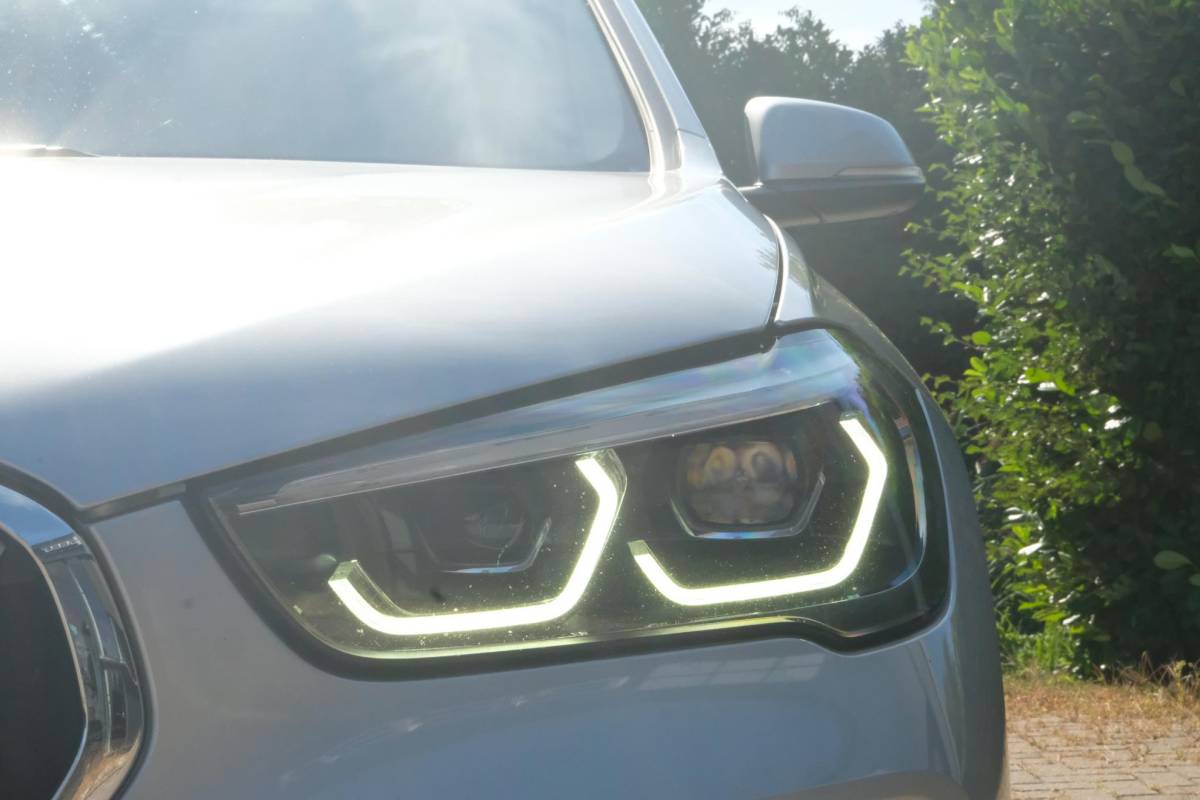 BMW X1 BMW X1 sDrive18i High Executive Edition 140 PK | Afneembare Trekhaak | Dealeronderhouden | Lederen Bekleding | Stoelverwarming | Camera | Head-Up display | Elektrische Klep | LED |