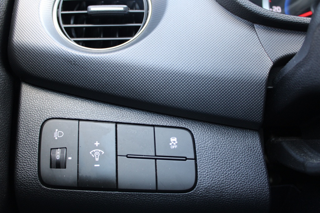 Hyundai i10 Hyundai i10 1.0i Comfort Navi/Cruise/Pdc/Bluet/Carplay “RIJKLAAR”