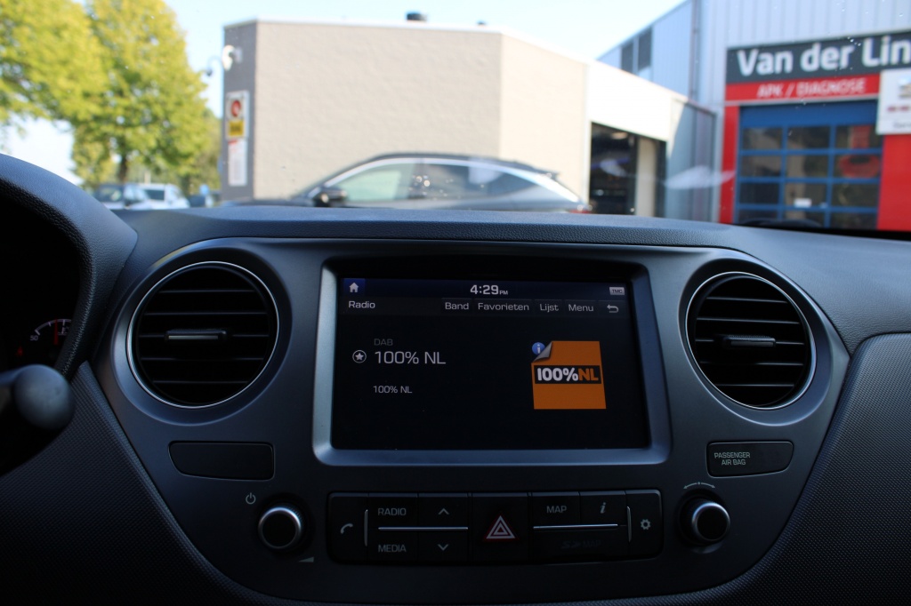 Hyundai i10 Hyundai i10 1.0i Comfort Navi/Cruise/Pdc/Bluet/Carplay “RIJKLAAR”