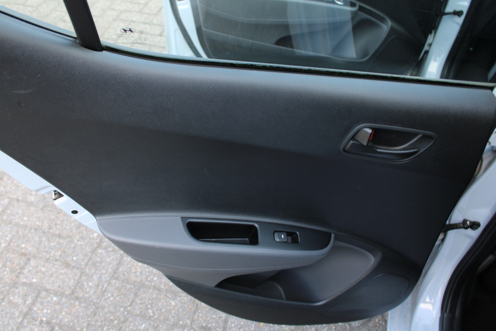 Hyundai i10 Hyundai i10 1.0i Comfort Navi/Cruise/Pdc/Bluet/Carplay “RIJKLAAR”