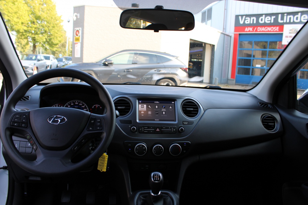 Hyundai i10 Hyundai i10 1.0i Comfort Navi/Cruise/Pdc/Bluet/Carplay “RIJKLAAR”